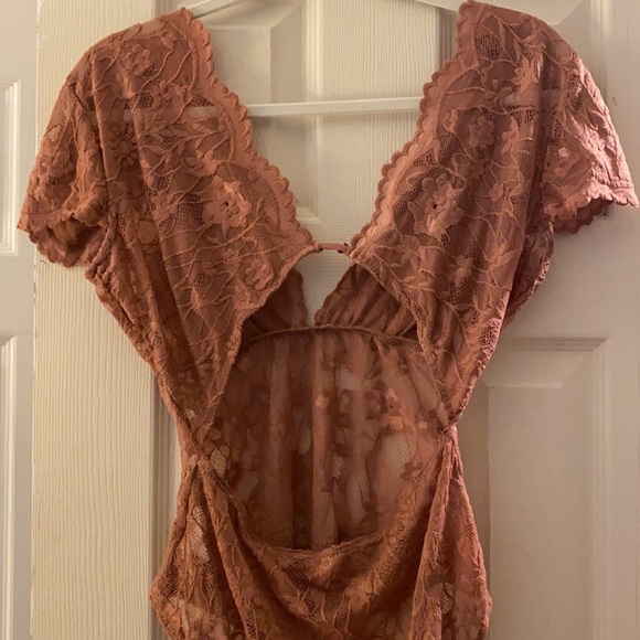 Lace bodysuit top. Open back - Picture 2 of 2